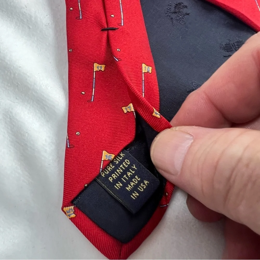 Brooks Brothers 100% Silk Tie Red Golf Flag Pattern Novelty Sports